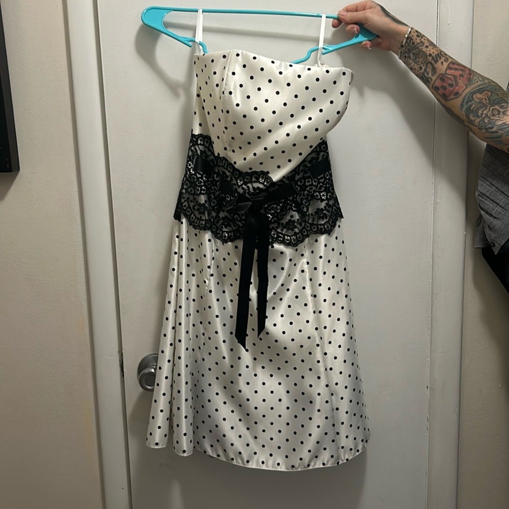 1950s style polkadot dress